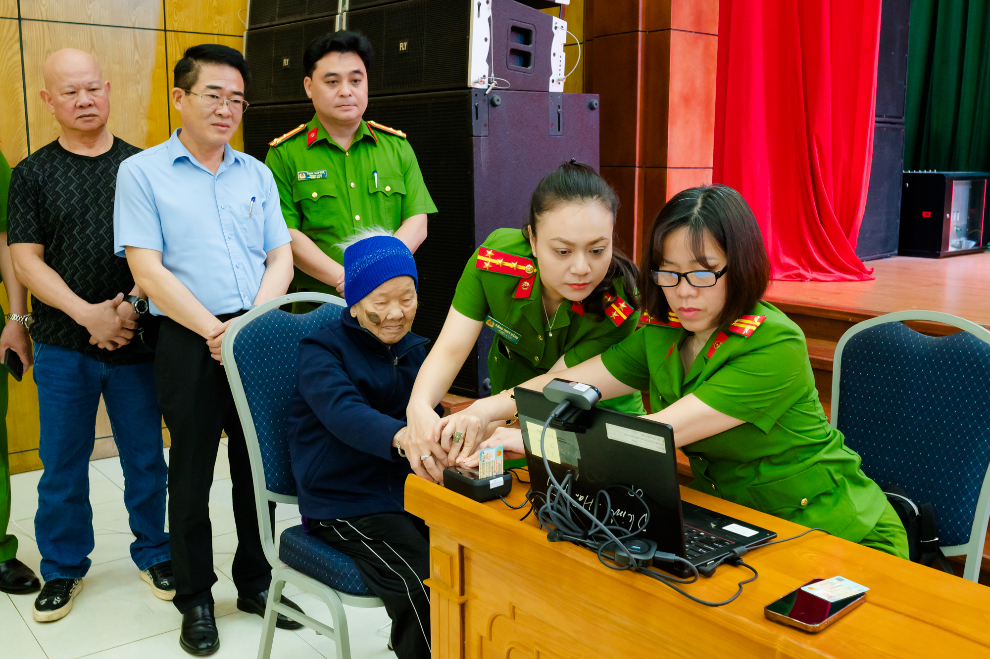 Thu nhận mẫu ADN cho thân nhân liệt sĩ chưa xác định danh tính trên địa bàn Hải Phòng